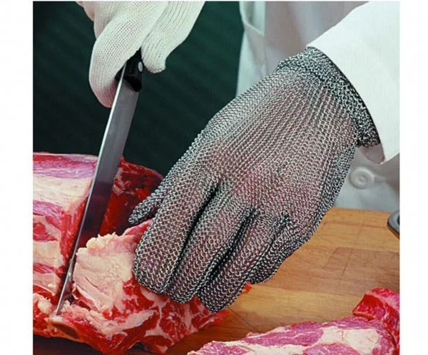 3073